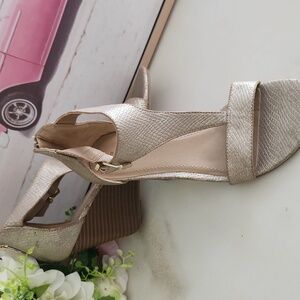 REACTION Kenneth Cole heels 7.5